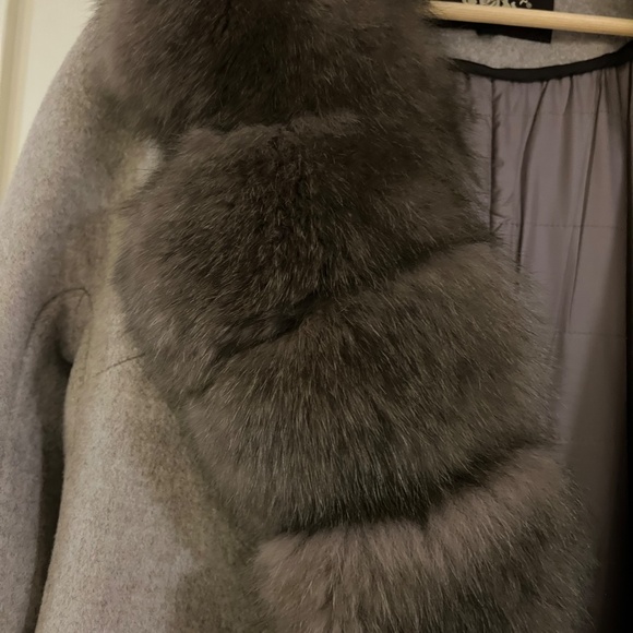 Winter coat with fur collar - Picture 3 of 7